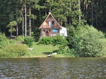 Ferienhaus für 4 Personen auf Ufergrundstück am Lipno Stausee mit Ruderboot